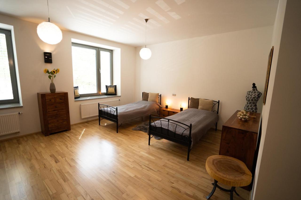 Black Field Apartment Brno Buitenkant foto