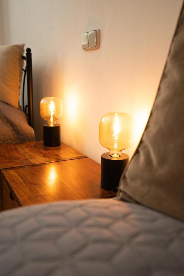 Black Field Apartment Brno Buitenkant foto