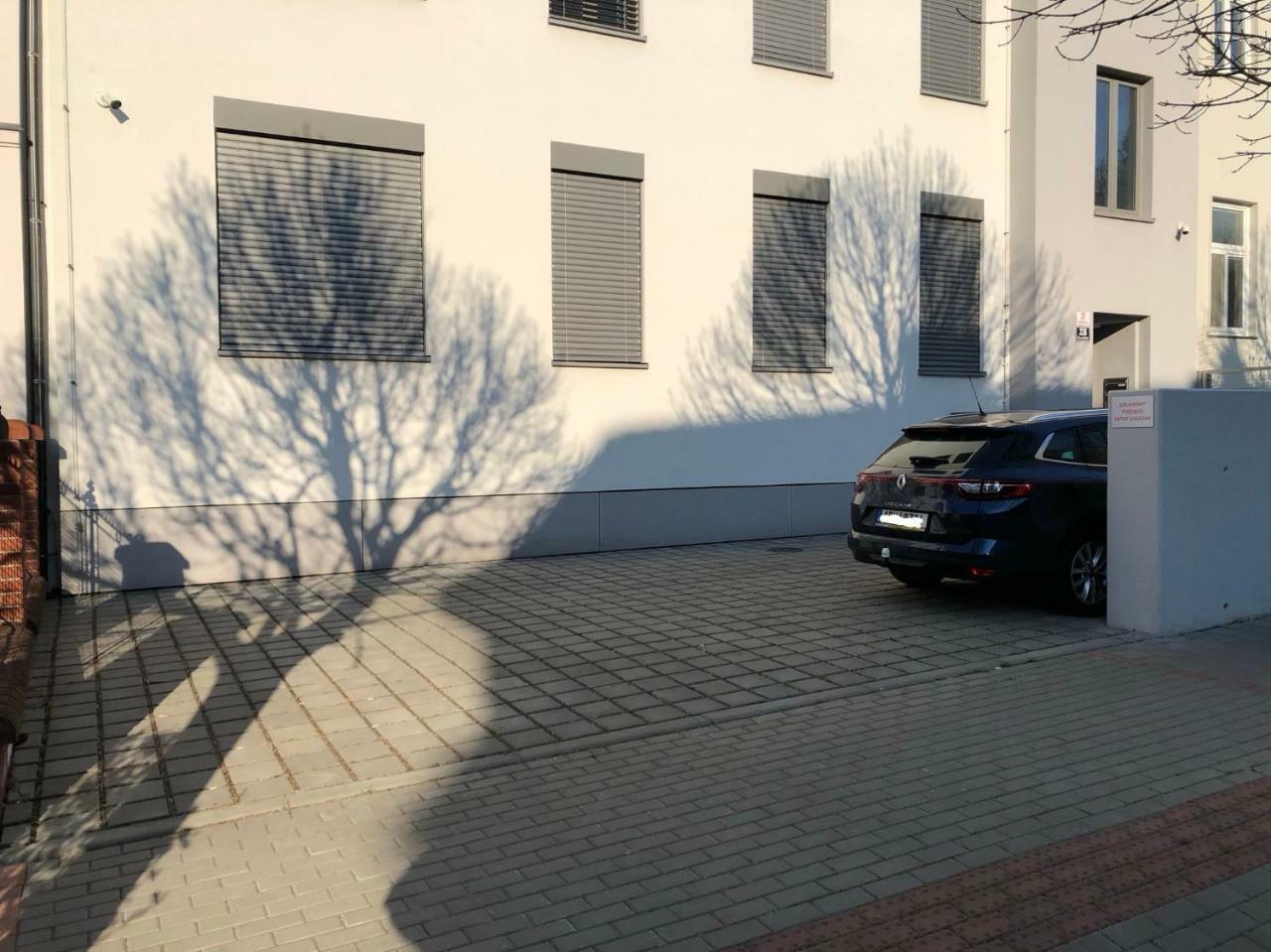 Black Field Apartment Brno Buitenkant foto